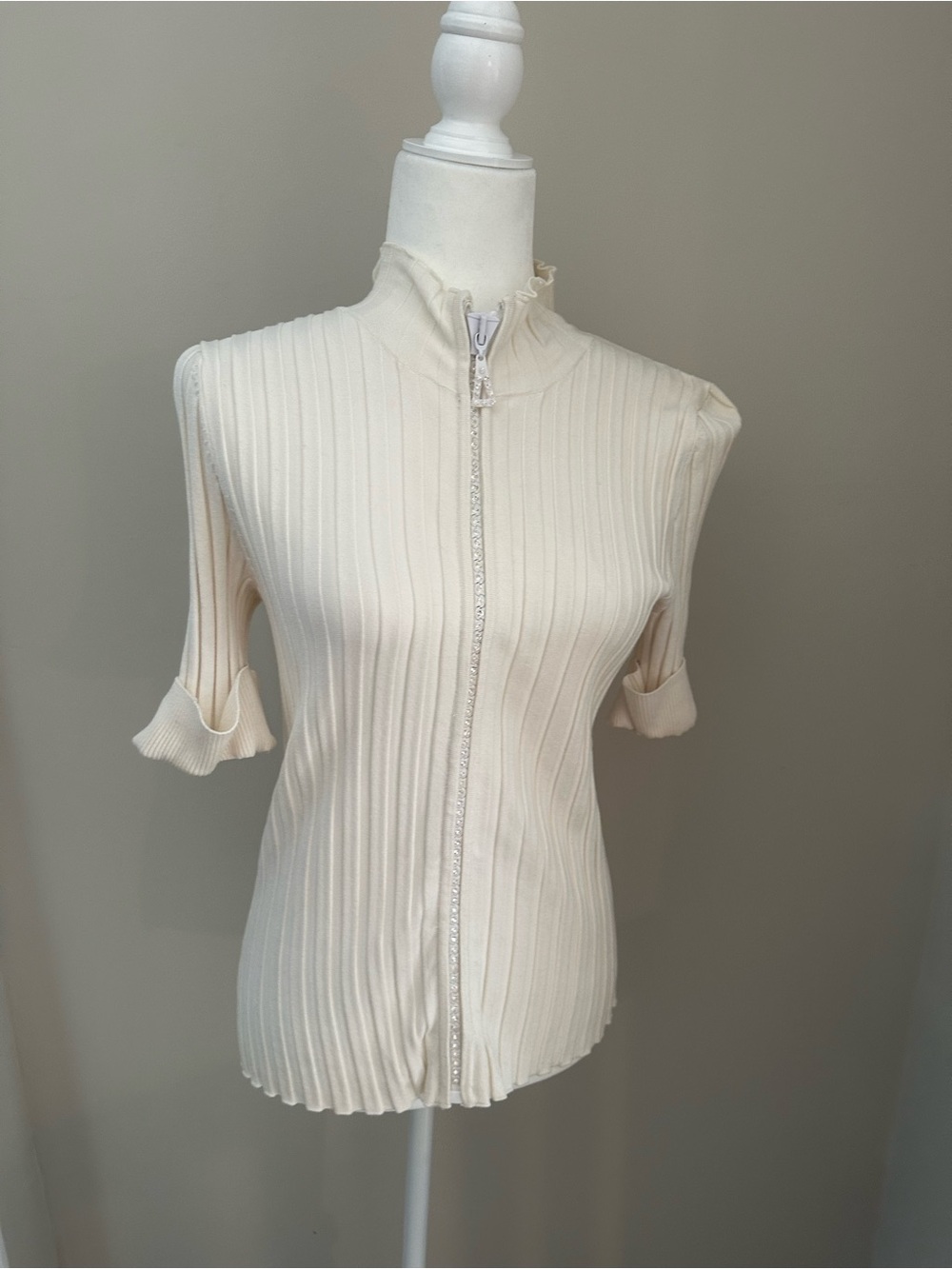 Willi Smith Ivory Ribbed Zip-Front Short Sleeve Top